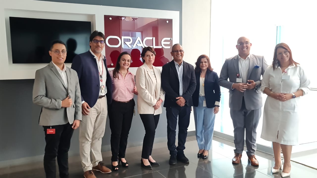 Oracle y ManpowerGroup firman acuerdo para insertar talento tecnológico costarricense en el mercado laboral